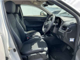 すわり心地の良い運転席・助手席です。長時間のドライブの疲れ軽減に貢献します。どうぞ快適なドライブを♪