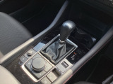 アクセルペダルを踏み込む量や速さに応じて変速パターンをし、人馬一体の運転感覚を発揮してくれる6速オートマ!