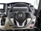 【運転席まわり】Honda独自の設計思想に基づき、自然に手を伸ばした先に操作したいものがあるようレイアウトを追求 !