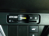 ETC付。高速道路の料金所はキャッシュレスで通過です。サービスエリア等にあるスマートインターの出入口も利用可能でとっても便利。ご納車後すぐにお使い頂けるようセットアップしてのお渡しとなります。