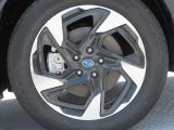 純正18インチアルミホイール。 タイヤサイズは225/55R18
