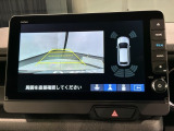 リバースギアに入れるだけで後方の表示へ切り替わります。夜間や雨の日の駐車も楽になりますよ。