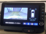 リバースギアに入れるだけで後方の表示へ切り替わります。夜間や雨の日の駐車も楽になりますよ。