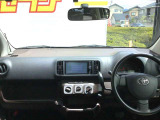運転廻りの画像です!操作スイッチ類もキレイな状態です。専門スタッフが内外装を清掃・きめ細かい箇所までクリーニングしています。