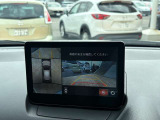 フロントカメラもございますので、狭い道でも安心して運転をしていただけます。