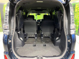 普段のお買い物や通勤、送迎等に十分な荷室スペースを確保しております。セカンドシートを倒すと、大きな荷物の積載も可能です♪