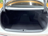 積み下ろしのしやすいデッキにはたっぷりと荷物を積み込んでいただけます。遊びから仕事まで、様々なシーンで頼れます♪