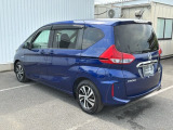 コンビネーションランプを高い位置に配置、後続車に見やすいデザインで安全にも配慮。