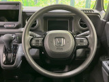 インテリアに合わせたデザインのステアリングは、運転される方のことも考え、運転しやすい形状、大きさです。是非一度、実際に触ってお確かめください。