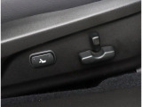 運転席と助手席は電動パワーシートが装備され、ドライバーの体系に合わせて細かいシートポジション設定が可能です!