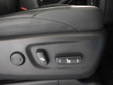 パワーシート搭載。微妙な調整が手軽にでき、ピッタリのポジションで運転することが可能です。