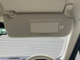 バニティミラー装備。