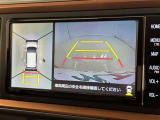 後方の見える安心をお届けするバックガイドモニター付:バックするときのアシストラインもあって楽々バック!車庫入れや縦列駐車をサポートし、苦手な駐車も安心です!今やもう手放せない装備ですネ♪