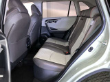 ゆとりある広々とした車内空間は、ドライブを始め買い物やレジャーなど、幅広く活躍します。一人でもみんなとでもお出かけを楽しみましょう!