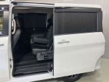 【両側オートスライドドア】子供を乗せたりするのにも隣の車を気にせずストレスフリー★雨の日などはリモコンキーからドアの開閉ができてとても便利な両側オートスライドドア★
