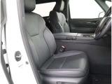 見えないところまで徹底洗浄!中古車をキレイで気持ちよくお乗りいただけるよう、トヨタ認定中古車はしっかりクリーニング。エンジンルームやシートを外した洗浄まで目に見えないところまで徹底的に洗浄しています。