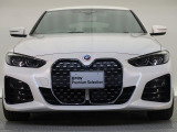 【キドニーグリル】BMWの代名詞。一目見ただけでBMWであると認識できる確固たるアイコンとして存在感を放ちます。