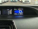 視認性に優れたメーターを採用しており、走行中でも車速や情報が分かりやすく表示されます。運転時の視線移動をむりのない範囲に抑え、快適で安心感のあるドライブをサポートします。