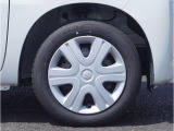 【ホイールキャップ】車に良く似合う純正ホイールキャップが装備されています。ノーマルタイヤ、スタッドレスタイヤもスズキ自販島根にお任せください。