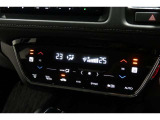 運転席と助手席の温度設定の変更が可能な左右独立タイプのデュアルエアコンです♪♪♪暑がりな人・寒がりな人も誰もが車内を快適にお過ごしいただけます♪♪♪