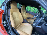 運転席シート廻りは使用感も少なく、良好な状態となっています。丁寧に使われていたことがよくわかりますね。