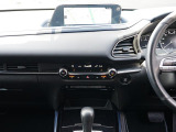 マツダコネクトの8.8インチワイドセンターディスプレイです。『Android Auto』『Apple CarPlay』や独自のコネクテッドサービスに対応したインターフェイスシステムです。