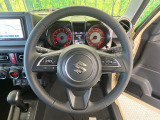 【純正革巻きステアリング】上質な革を使用することで、手にしっかり馴染みとても運転しやすいハンドルです♪