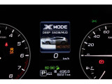 X-MODEは路面に応じてモードを選択するだけで4輪の駆動力やブレーキなどを最適にコントロール。悪路からのスムーズな脱出をサポートします。