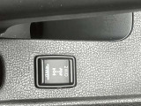 リアモーターで4WD、すべる路面で安心です!