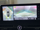 【アラウンドビューモニター】車を上から見下ろしているかのような映像で周囲の状況がひと目で確認、狭い駐車場に駐車するときも安心です♪