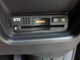 ETC付。高速道路の料金所はキャッシュレスで通過です。サービスエリア等にあるスマートインターの出入りも利用可能でとっても便利。ご納車後すぐにお使い頂けるようセットアップしてのお渡しとなります。