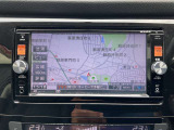 通信ユニット内蔵の日産純正メモリーナビ(MP314D-W)装備、スマホアプリとの連携で目的地設定などが簡単。i-PodやUSB接続・DVD再生・CD録音機能などAV機能も充実です。