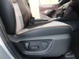 パワーシート搭載。微妙な調整が手軽にでき、ピッタリなポジションで運転することが可能です。