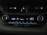 車内を快適に、オートエアコンを装備しています。