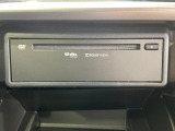 【CD/DVDデッキ】オプションのCD/DVDデッキを搭載。ディスプレイオーディオでエンタメをお楽しみいただけます。