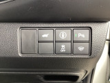 駐車や出庫時に障害物に接近するとお知らせしてくれるパーキングセンサーシステムつき。