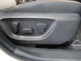 パワーシート搭載。微妙な調整が手軽にでき、ピッタリの最適なポジションで運転することが可能です。