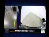バックカメラにはガイドラインがついていて視覚的に駐車をサポートしてくれます!!