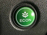 ★ECONスイッチ★ エコドライブを加速しよう!スイッチをONにすると、運転の仕方によるロスを抑え込み燃費をよくするようクルマが頑張ります(*^ー^*)燃費向上にチャレンジ♪