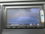 バックカメラの画像です。ガイドラインがスムースな車庫入れをサポートいたします。車庫入れの安心感がアップしますね。