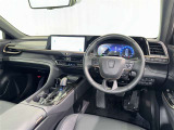 運転席まわりです。 各操作スイッチは使いやすい位置に配置されてます。