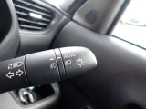 オートライト機能が装備されており暗い場所に入ると車両が検知しライトのON・OFFを自動的に切り替えてくれますので非常に便利な装備です♪