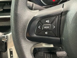 ステアリングにオーディオ操作スイッチが付いています。オーディオ画面に直接タッチしなくても操作が出来ますので、運転に集中できます。