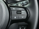 ◆アダプティブクルーズコントロール◆予め設定した車速内でクルマが自動的に加減速。前走車との適切な車間距離を維持しながら追従走行します。【LKAS】車線維持支援システムでステアリング操作を支援。