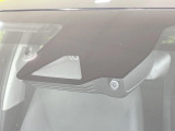 【トヨタセーフティセンス】走行中に前方の車両等を認識し、衝突しそうな時は警報とブレーキで衝突回避と被害軽減をアシスト。より安全にドライブをお楽しみいただけます。