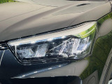 【LEDヘッドライト】悪天候や夜間走行時も良好な視界を確保し安心して運転できる高輝度LEDヘッドライトを装備!点灯速度が早く、消費電力も抑えられています。