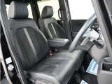 運転席のスペースはゆったりしていて、視界も広く確保されているので普段の運転からロングドライブまで快適です。