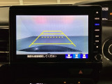 バックでの車庫入れも安心です! リアカメラが付いているバックモニター付のナビを装備しております。操作線もついており距離感も画面から確認できます。