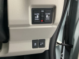 【両側パワースライドドア】です。リモコンや運転席のスイッチ操作で楽々自動開閉。