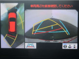 パノラミックビューモニター付きです。車両を上から見た様な映像を画面に表示。運転席からの目視だけでは見にくい、車両周辺の状況をリアルタイムでしっかり確認出来ます。